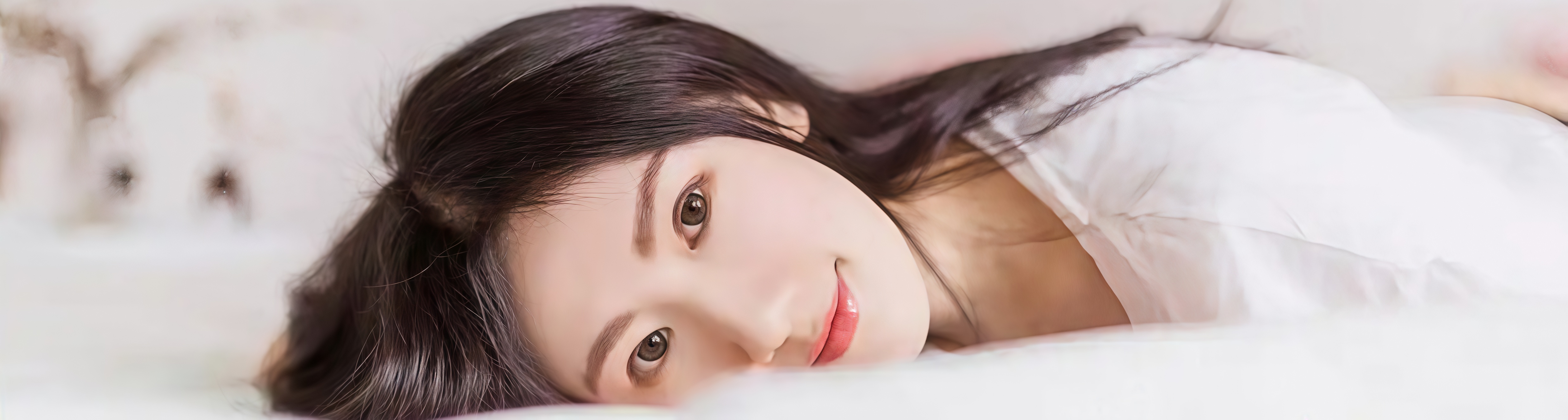 51短视频APP是一款热门短视频社交平台，专注于海量高清资源聚合，用户可轻松浏览搞笑段子，美食教程，旅行vlog，音乐舞蹈及生活分享等多类型内容。界面简洁流畅，支持智能推荐，弹幕互动与一键分享，兼容安卓/iOS多端同步。无需会员费，即可拍摄编辑特效视频，记录日常瞬间，结识志同道合小伙伴。